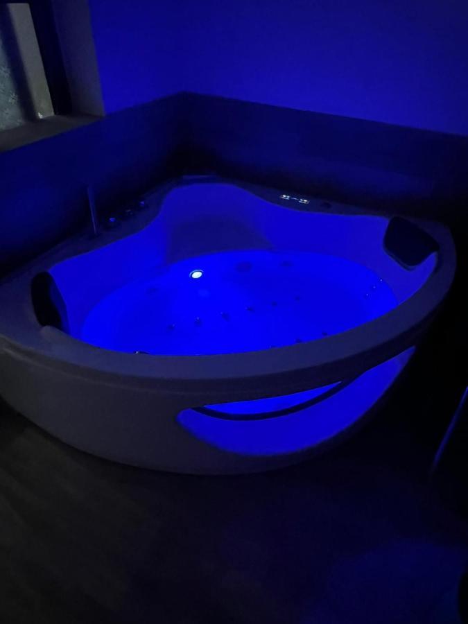 Maspalomas Jacuzzi Bungalow ลาสปัลมาส เด กรานคานาเรีย ภายนอก รูปภาพ